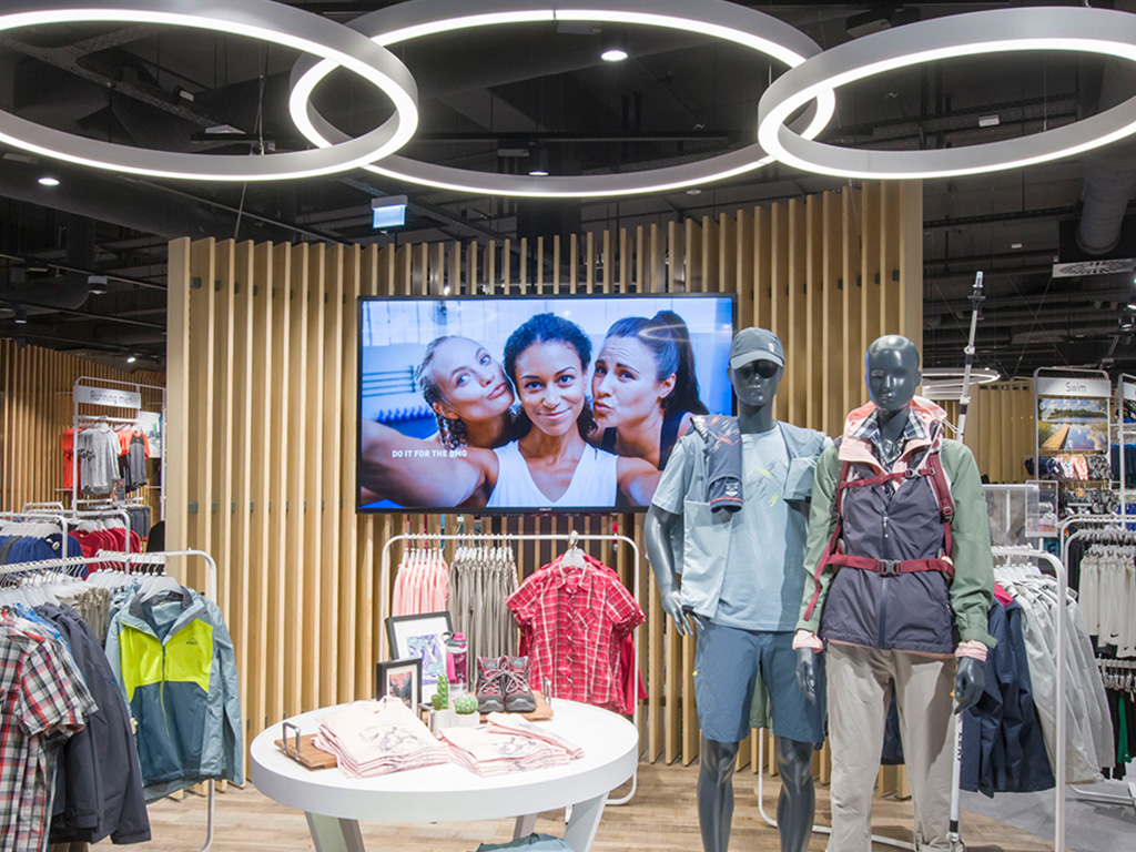 Digital signage elements from xplace for special shopping experiences