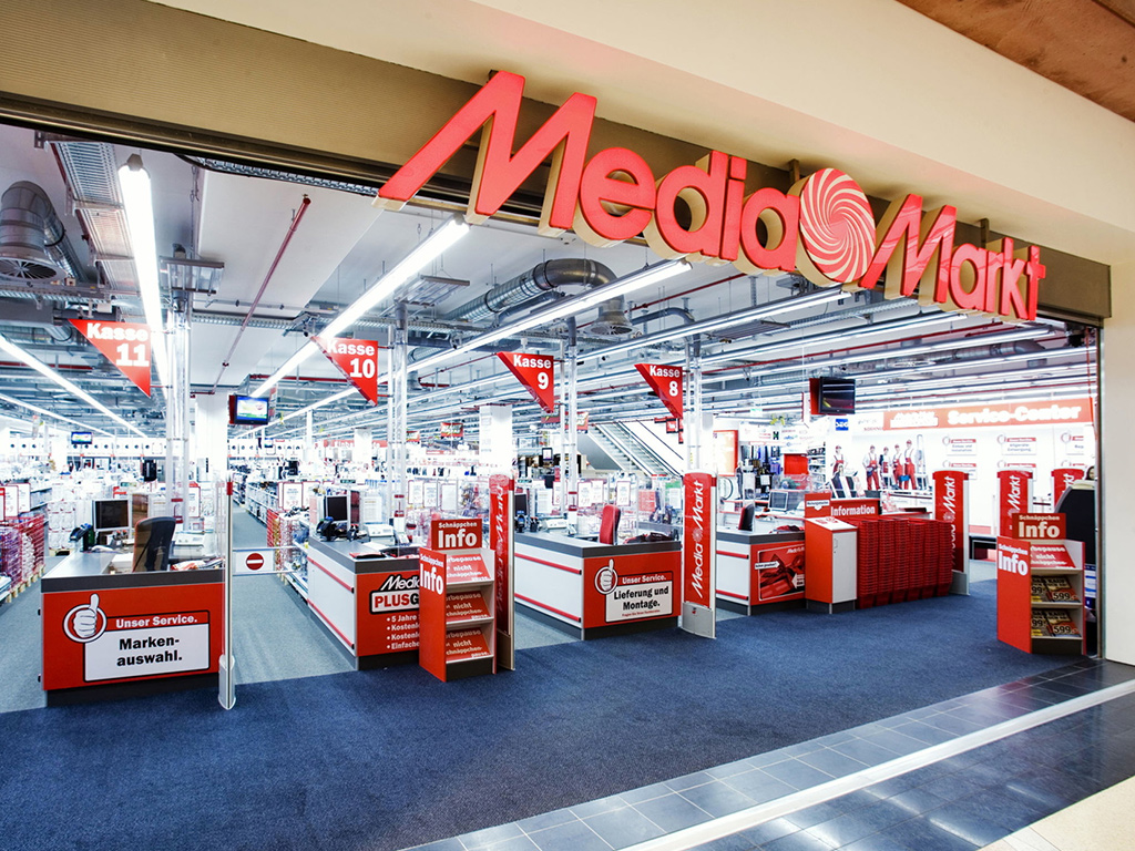 Digital signage solutions from xplace for retail, here MediaMarkt